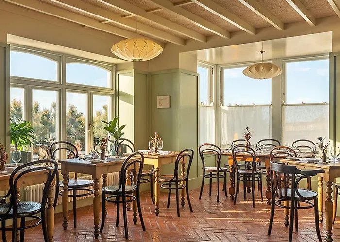 Fort Road Hotel